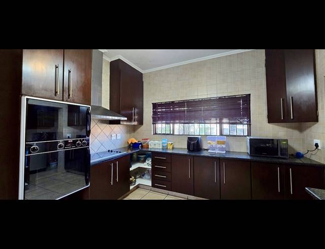 4 BEDROOM HOUSE FOR SALE IN ROOIHUISKRAAL NORTH